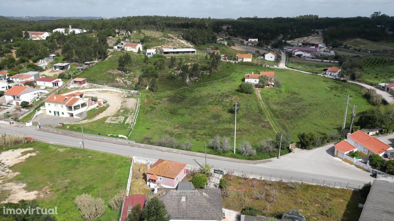 Terreno a 3km da A8 - Totalmente em zona Urbana