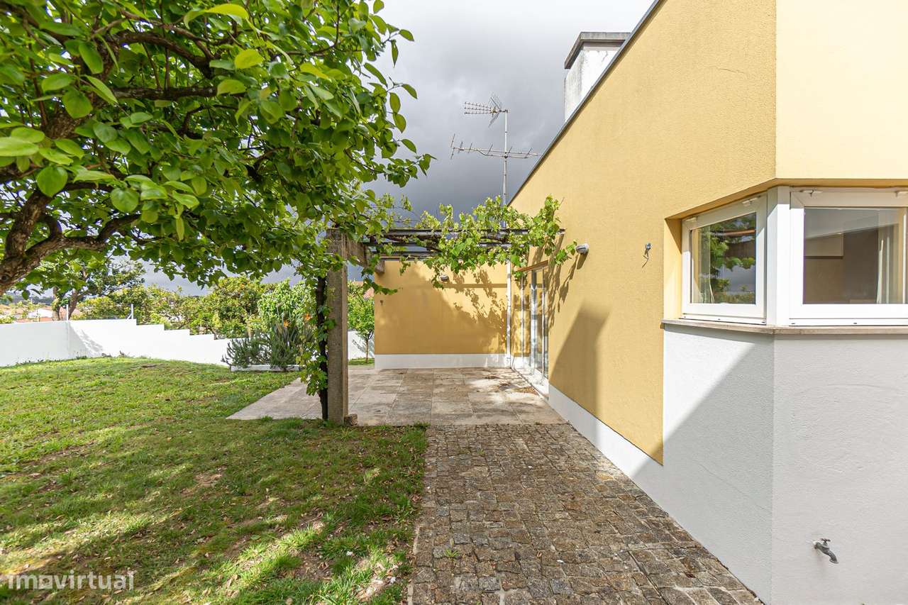 Moradia T3 de 4 Frentes, no centro Avanca( Estarreja),  lote de 360 m2-4