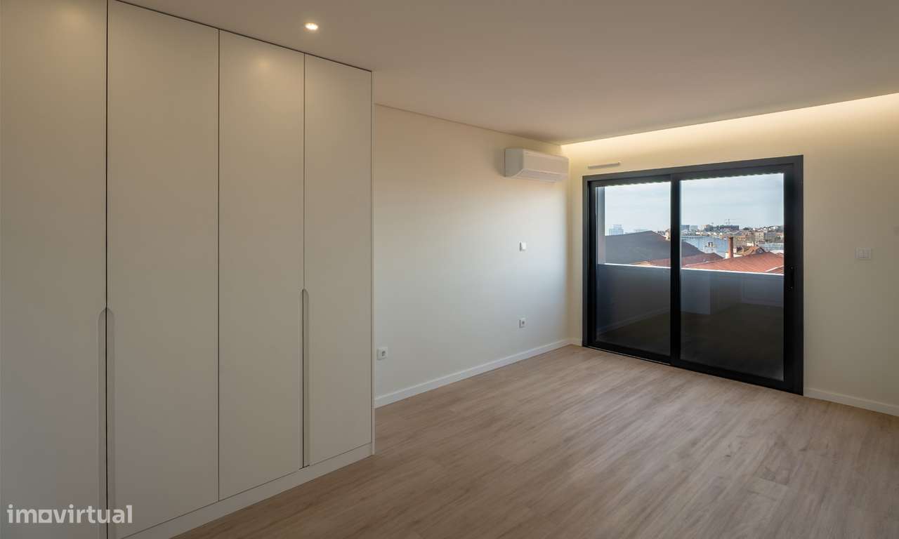 Apartamento T3 com 140 m2 mais 16m2 de varanda e garagem-24