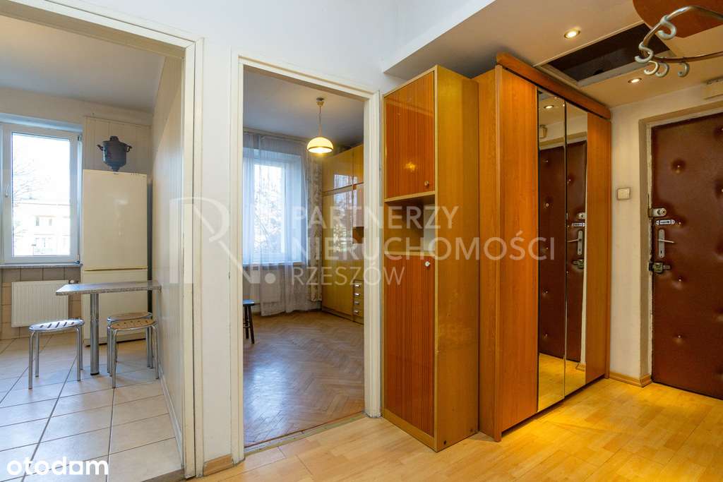 CENTRUM - Przestronne 2 pokojowe mieszkanie !-4