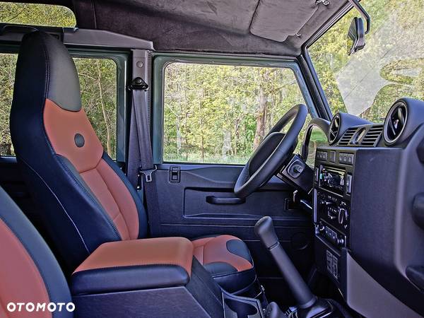 Land Rover Defender - 10