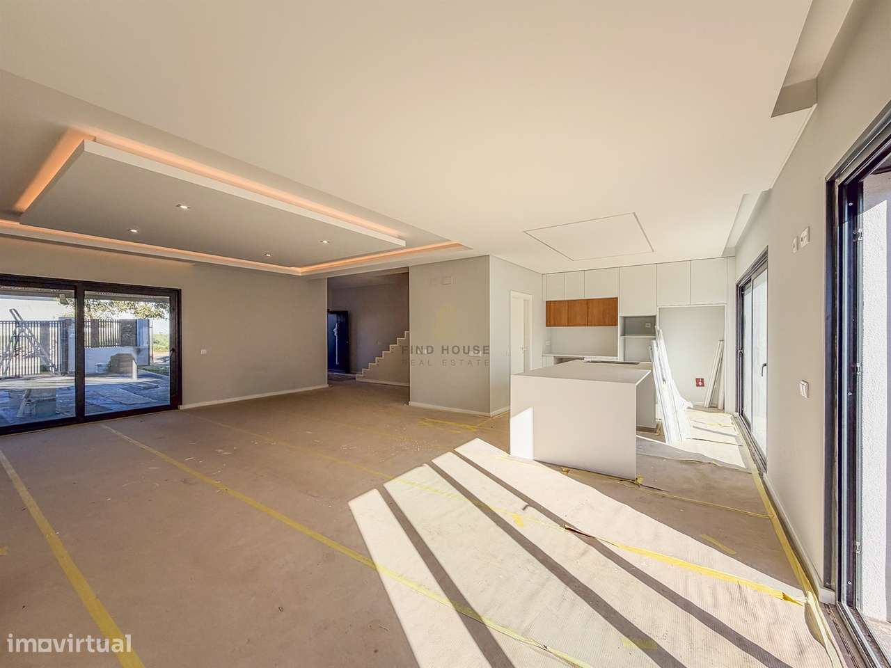 Vende-se Moradia T4 com jardim em Albarraque-12