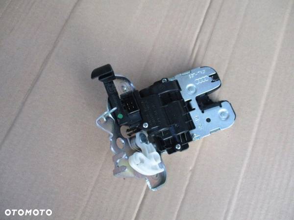 ZAMEK KLAPY TYLNEJ AUDI A6 C7 KOMBI 8R0827505A - 4