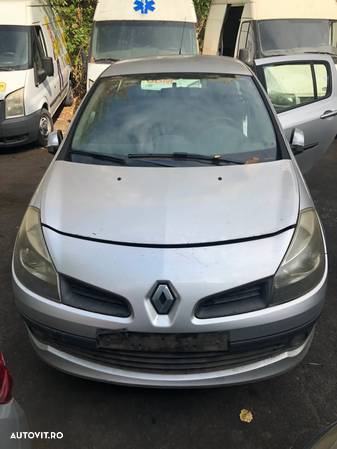 Dezmembrez Renault Clio 3 2007 benzina gri argintiu - 4