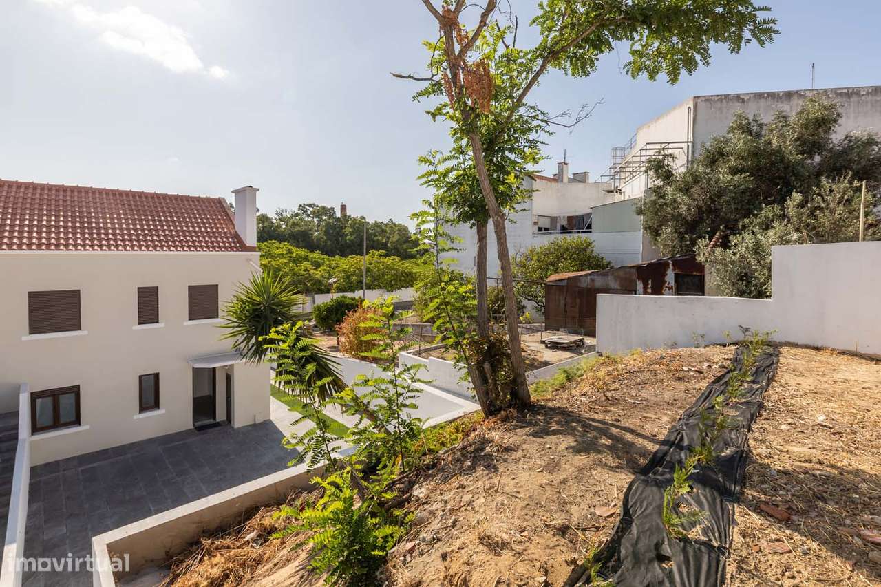 T3 NOVO – Apartamento com Espaço Exterior Único de 500 m² no Seixal-52