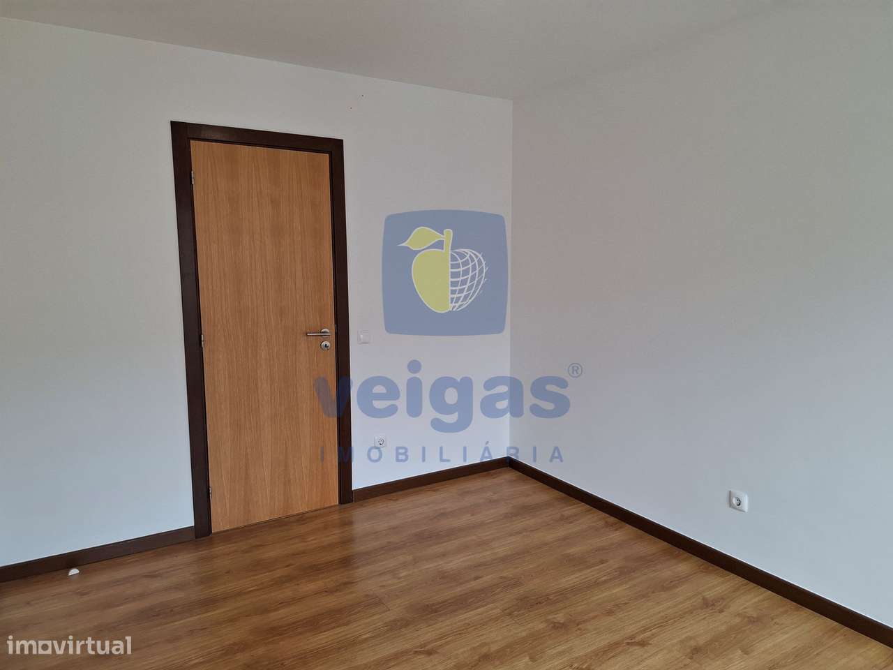 Apartamento T3 remodelado com terraço panorâmico, garagem e elevador,-24