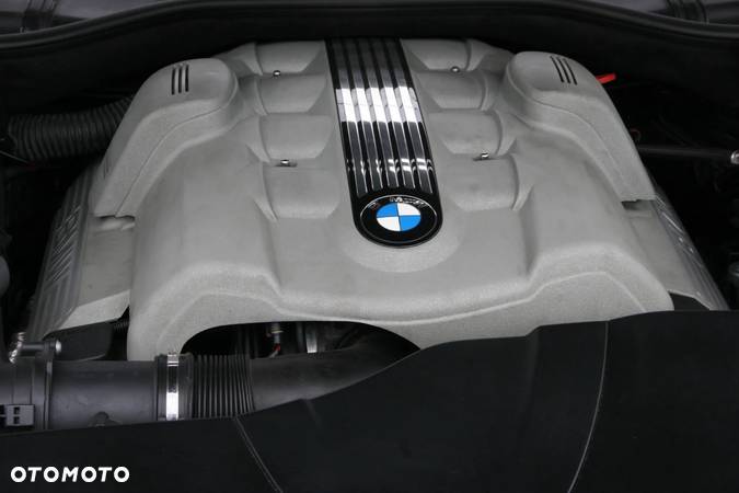 BMW Seria 7 745i - 23