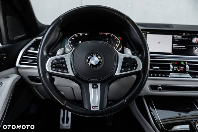 BMW X7 M50i sport - 32