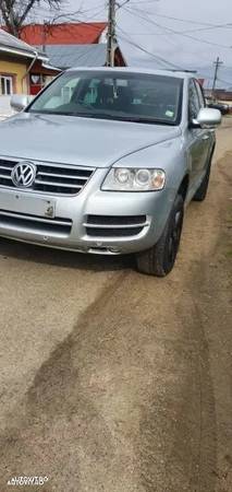 Dezmembrez Vw Touareg motor 2.5 tdi R5 an 2006 tip BAC 174 cp motoras ansamblu strergatoare cui carlig remorcare detasabil cu cheie tractare cardan grup diferential fata spate etrier etriere planetara stanga dreapta cutie viteza automata dezmembrari piese - 1