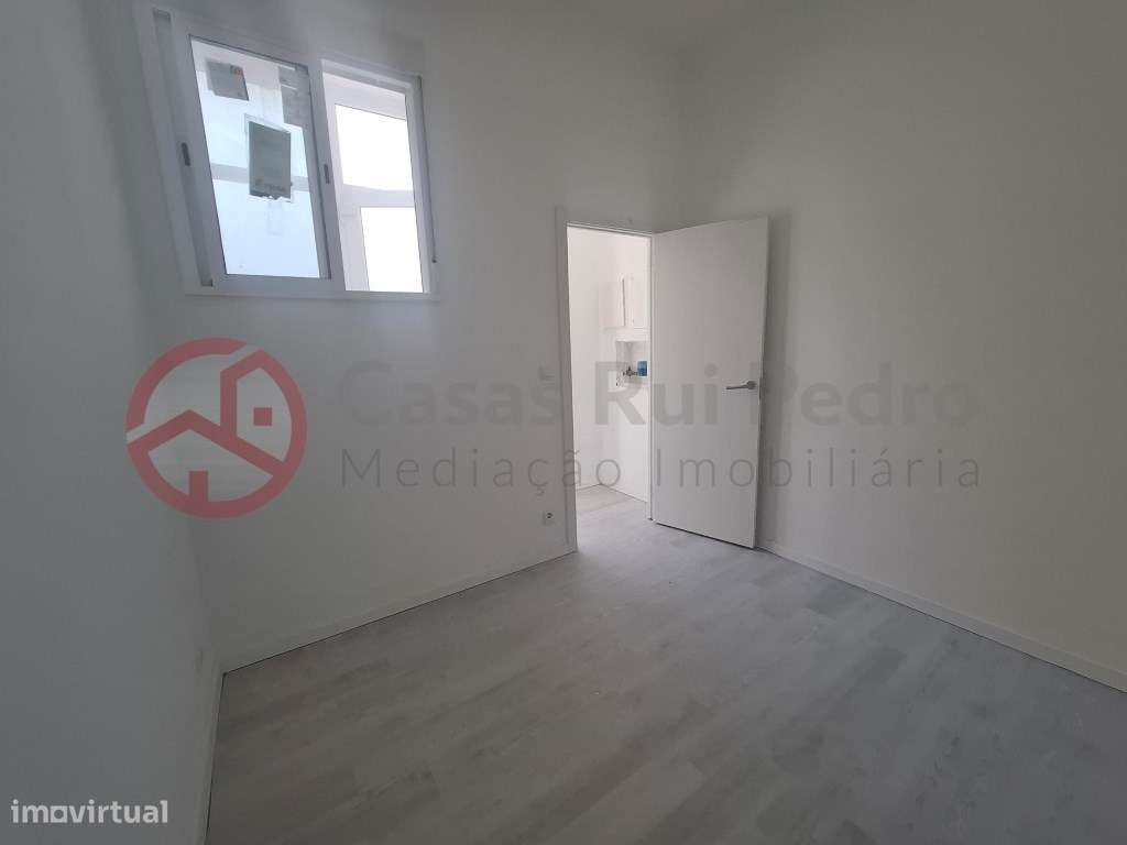 Investimento, espaço transformado em T3 com rendimento, Laranjeiro - Grande imagem: 5/23