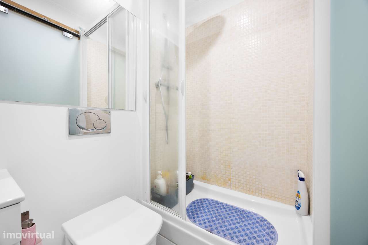 Charmoso T1 Renovado por Arquitetos no Coração do Bairro Alto!-17