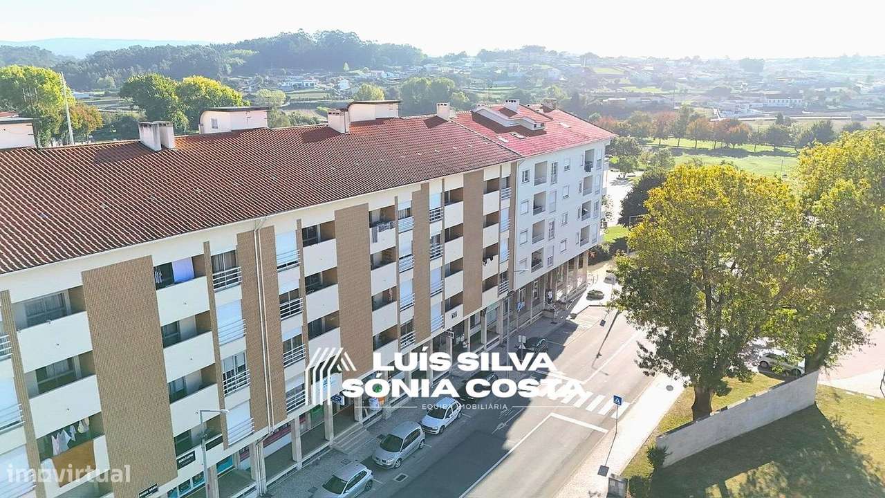 Apartamento T2 Remodelado c/ Varandas, Garagem & Elevador - Centro...-32