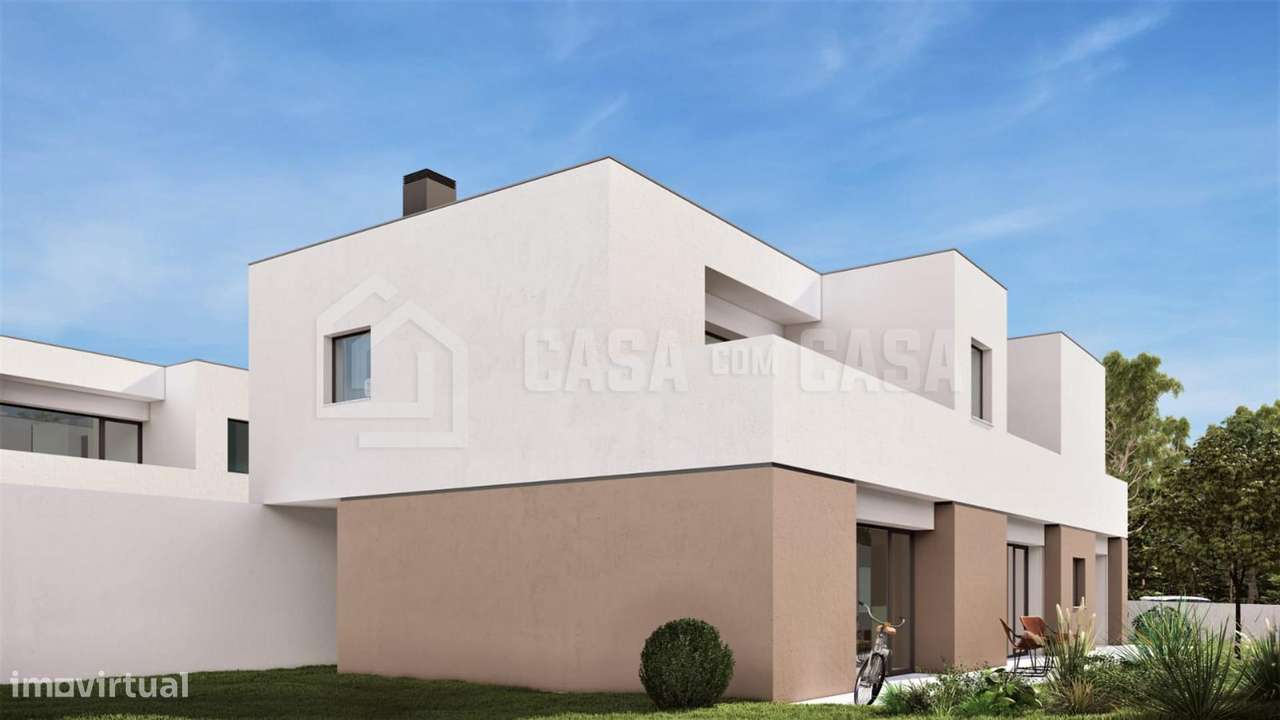 Moradia Geminada V4 em M. Madalena B-4