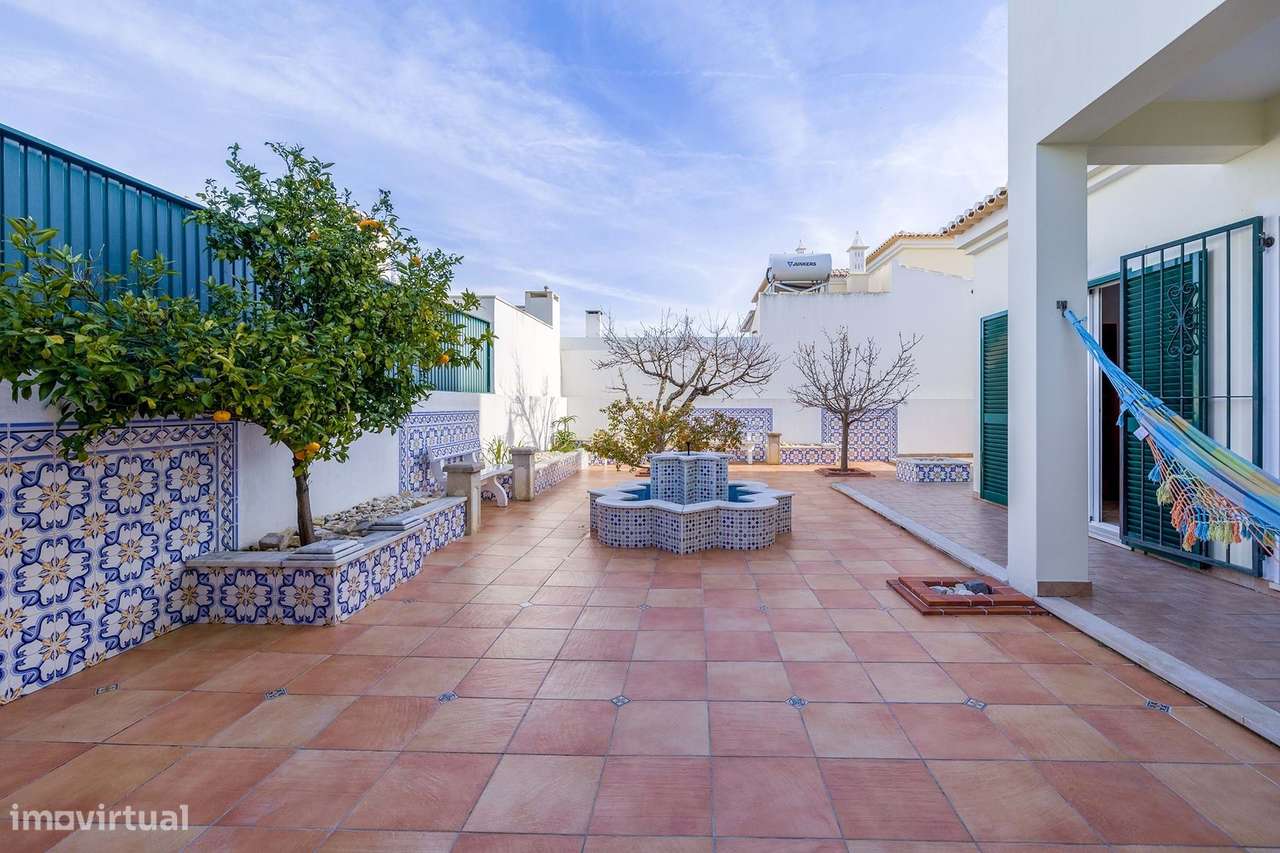 MORADIA COM 3+1 QUARTOS EM LAGOS - Grande imagem: 2/34