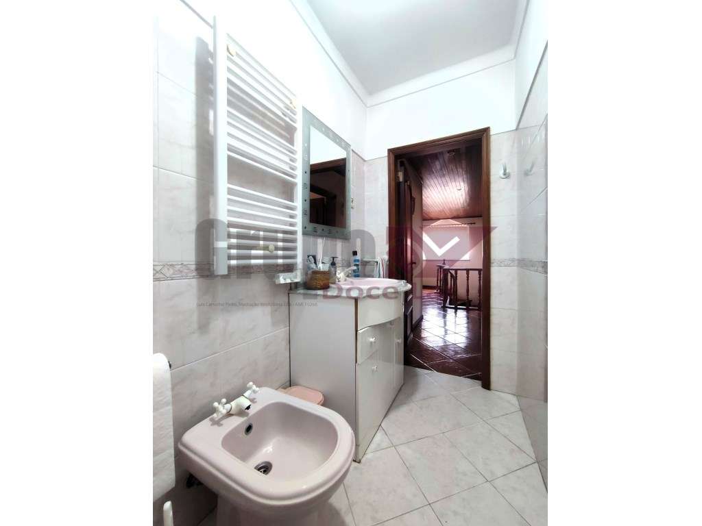 Moradia Isolada T5 com Garagem e anexo em Quinta do Conde-35