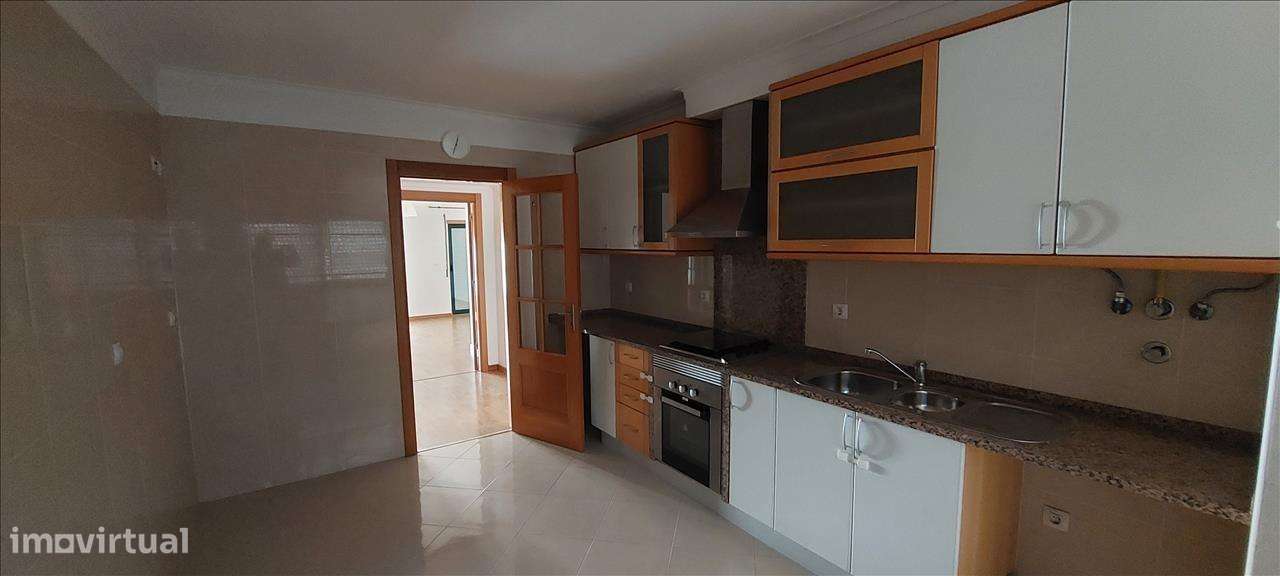Apartamento T2 no Carregado com Bons Acessos - Grande imagem: 3/10