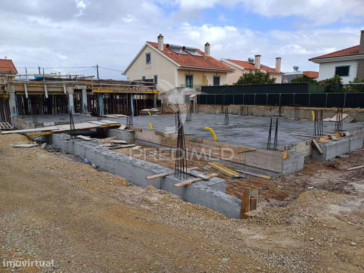 Moradia Isolada Térrea com Piscina em Zona Nobre de Fernão Ferro - Grande imagem: 3/3