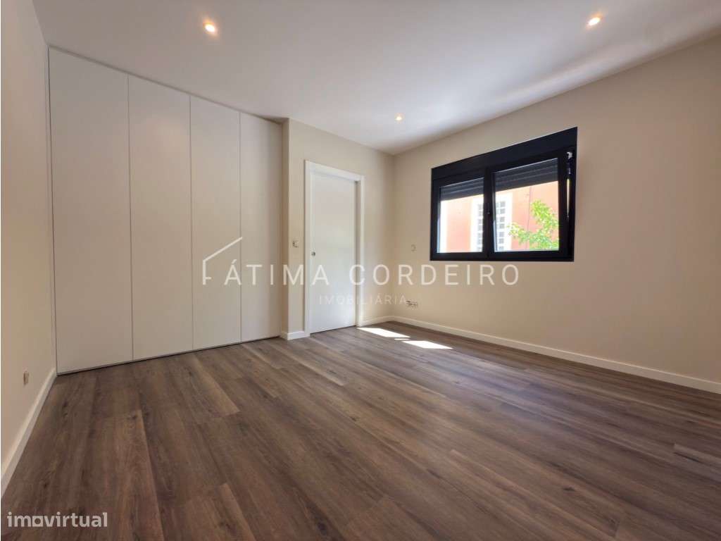 T4 de Luxo com Terraço de 115 m² no Coração de Almada-16