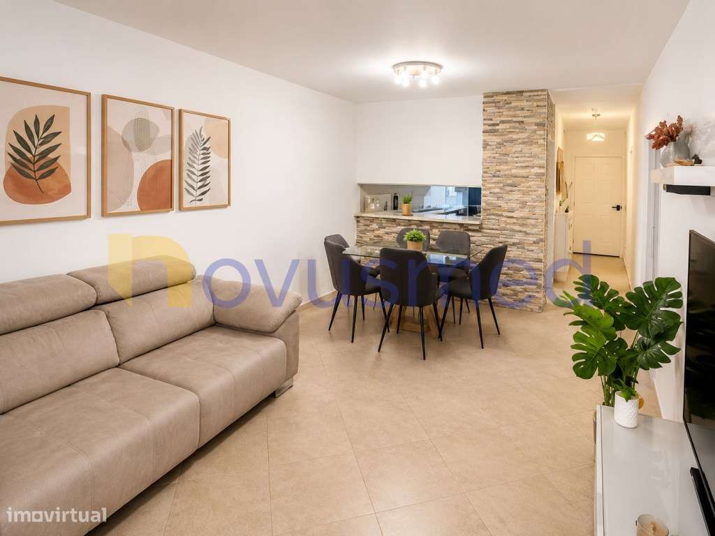 Apartamento T2 totalmente remodelado em zona central nas Ferreiras