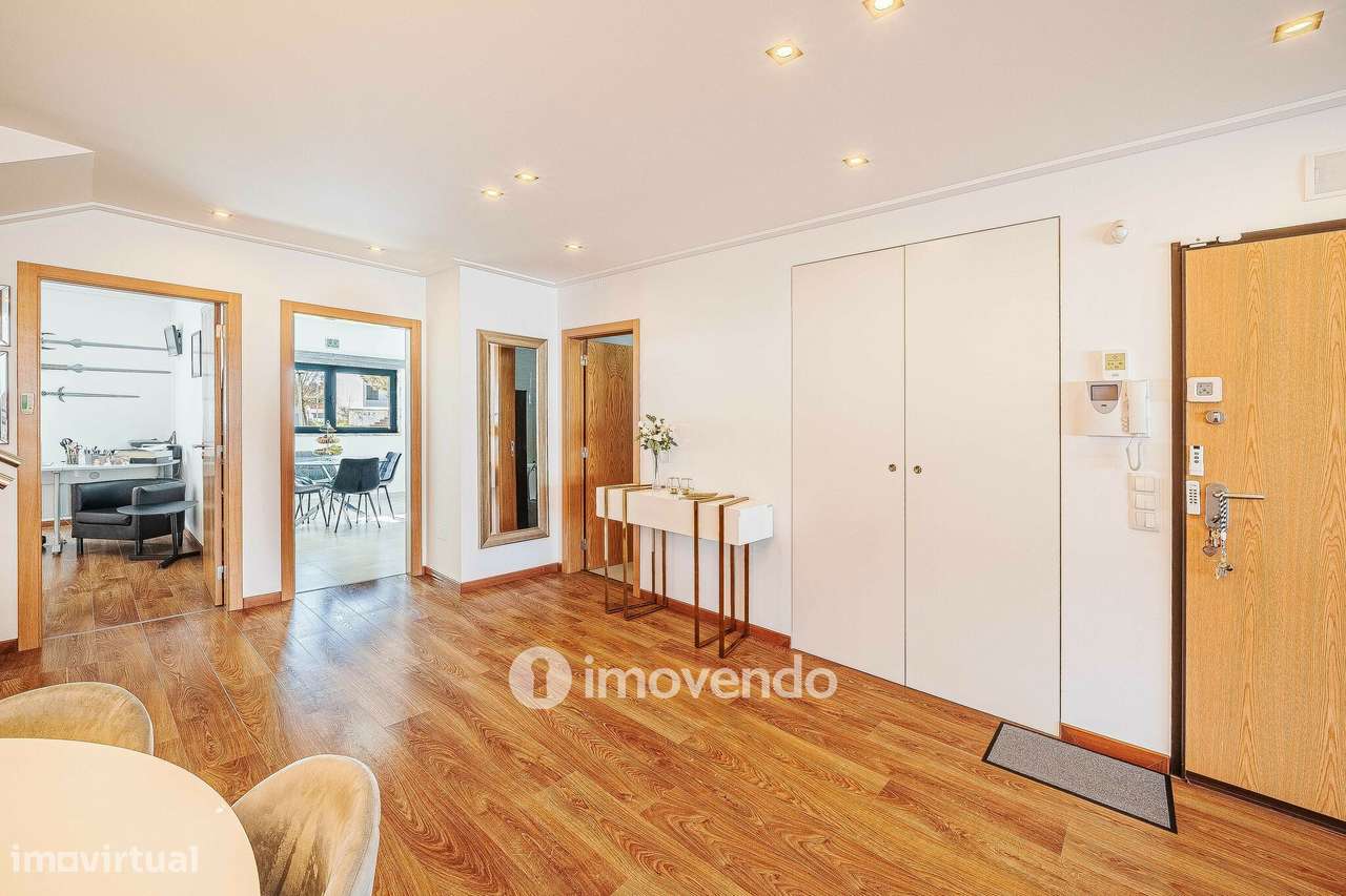 Apartamento T4 Duplex, com estacionamento e arrecadação, no Barreiro-5