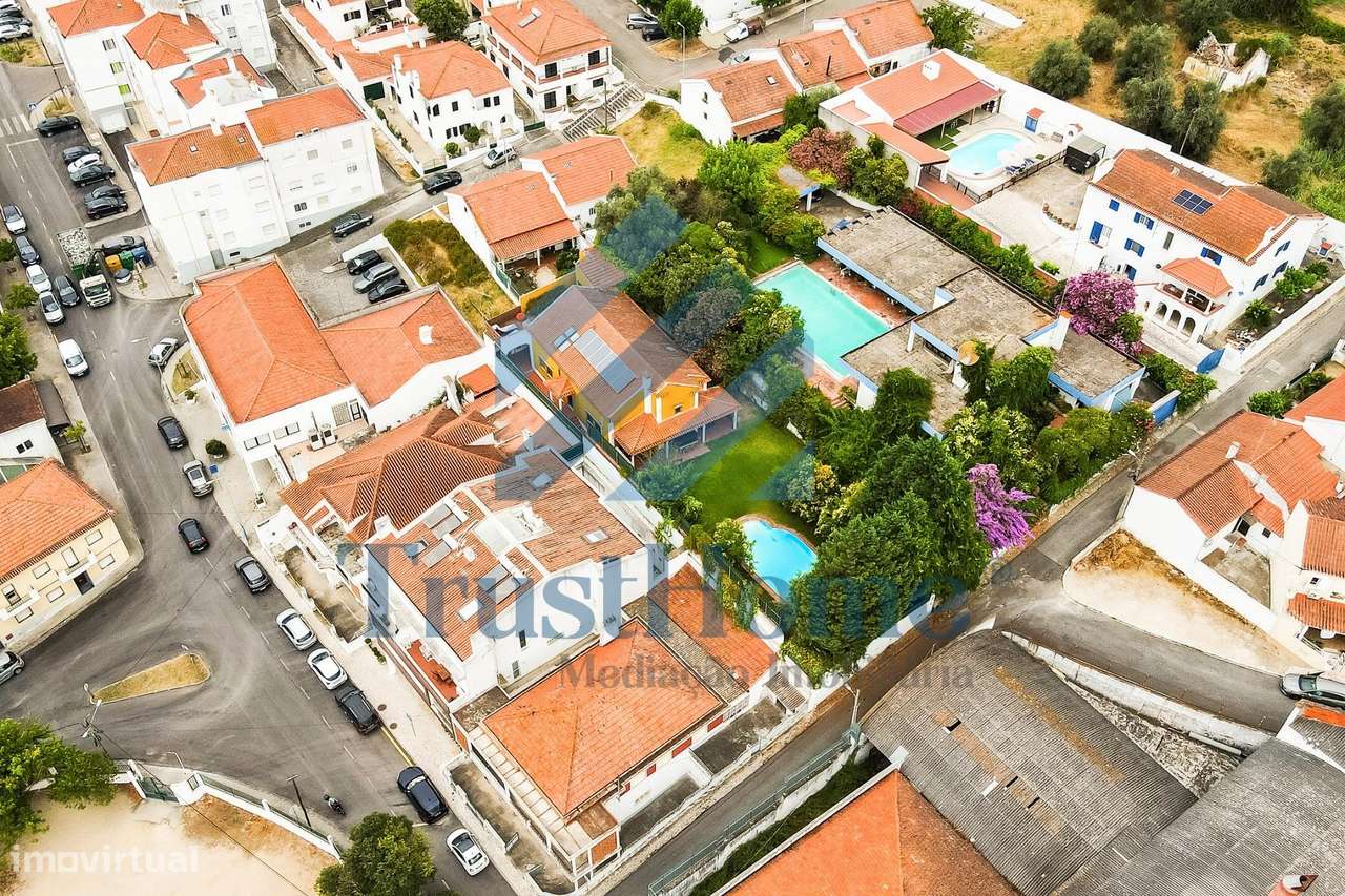 MoradiaV5 com jardim, piscina e ginásio no centro de Coruche-59
