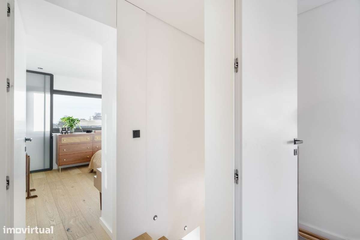 Moradia V3+1 totalmente renovada com vista mar-28