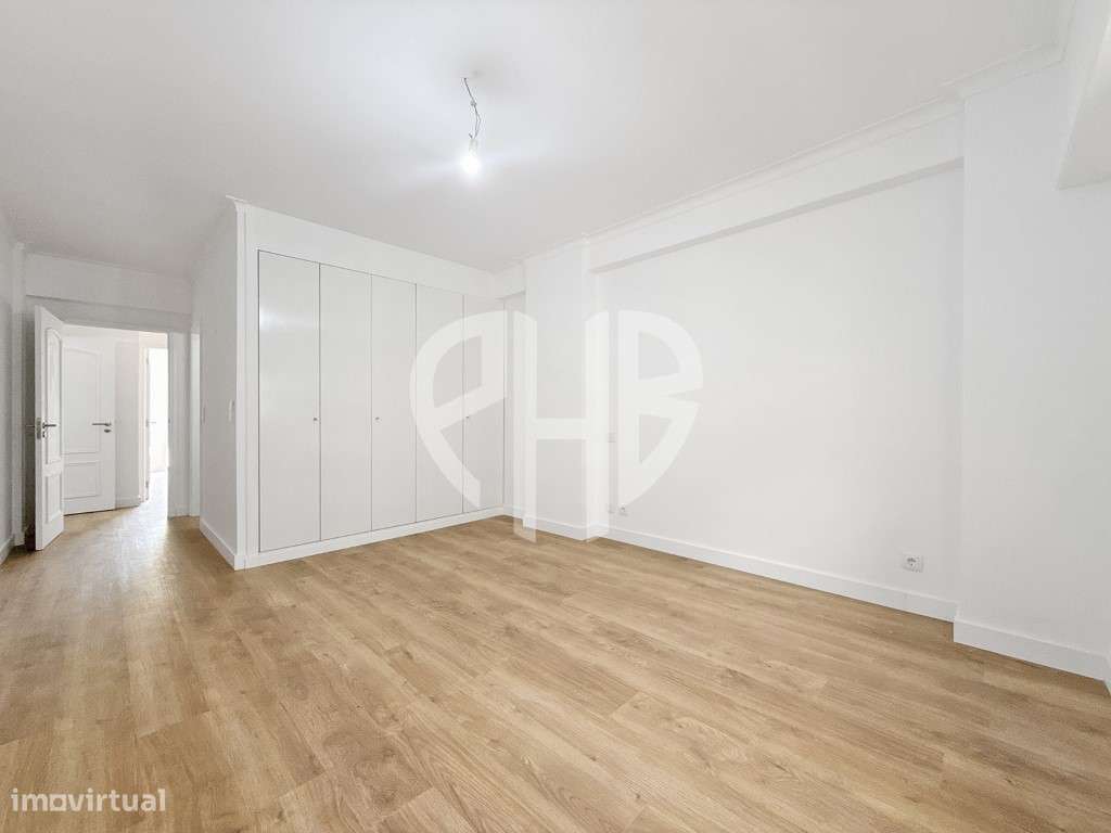 Apartamento T3 Totalmente Remodelado // Estrada da Luz-29
