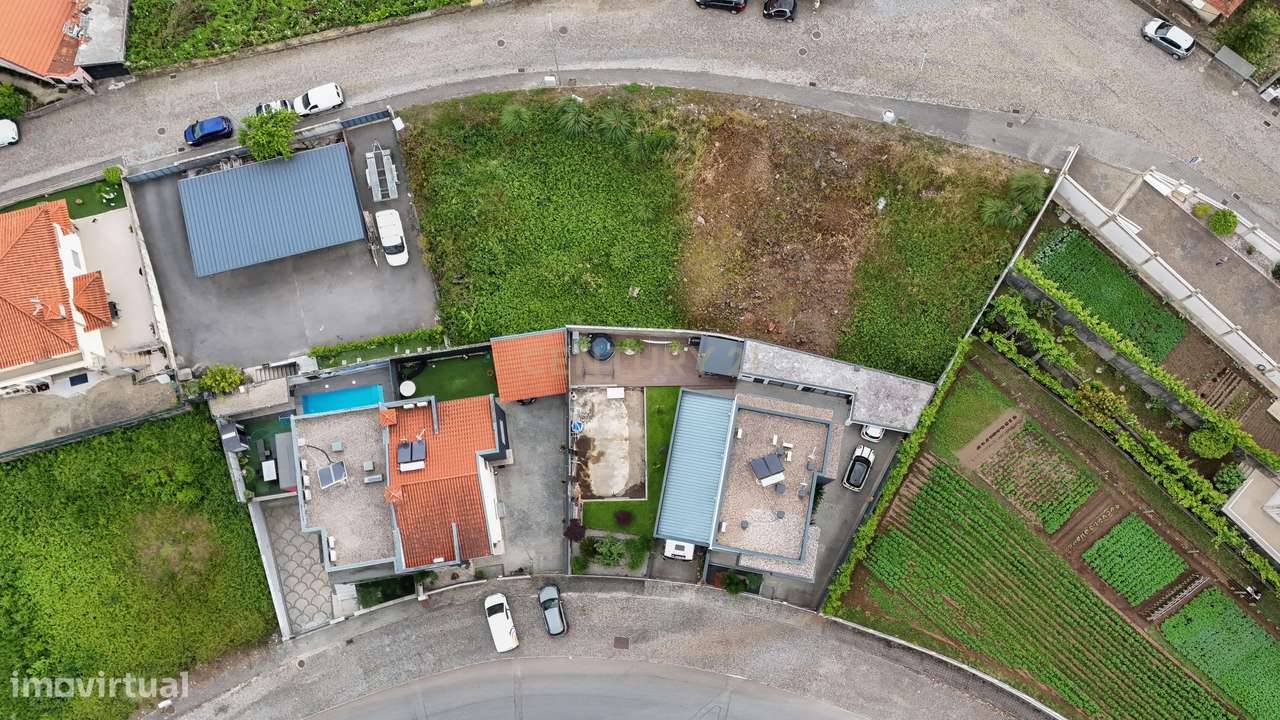 Terreno Urbano de 242m2 com viabilidade para construção de Moradia V3-20