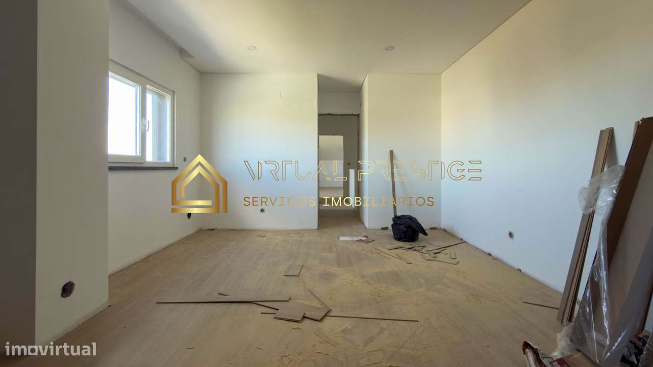 Moradia T4 triplex de gaveto | 2 suítes c/ closet | lareira | Fernã...-22