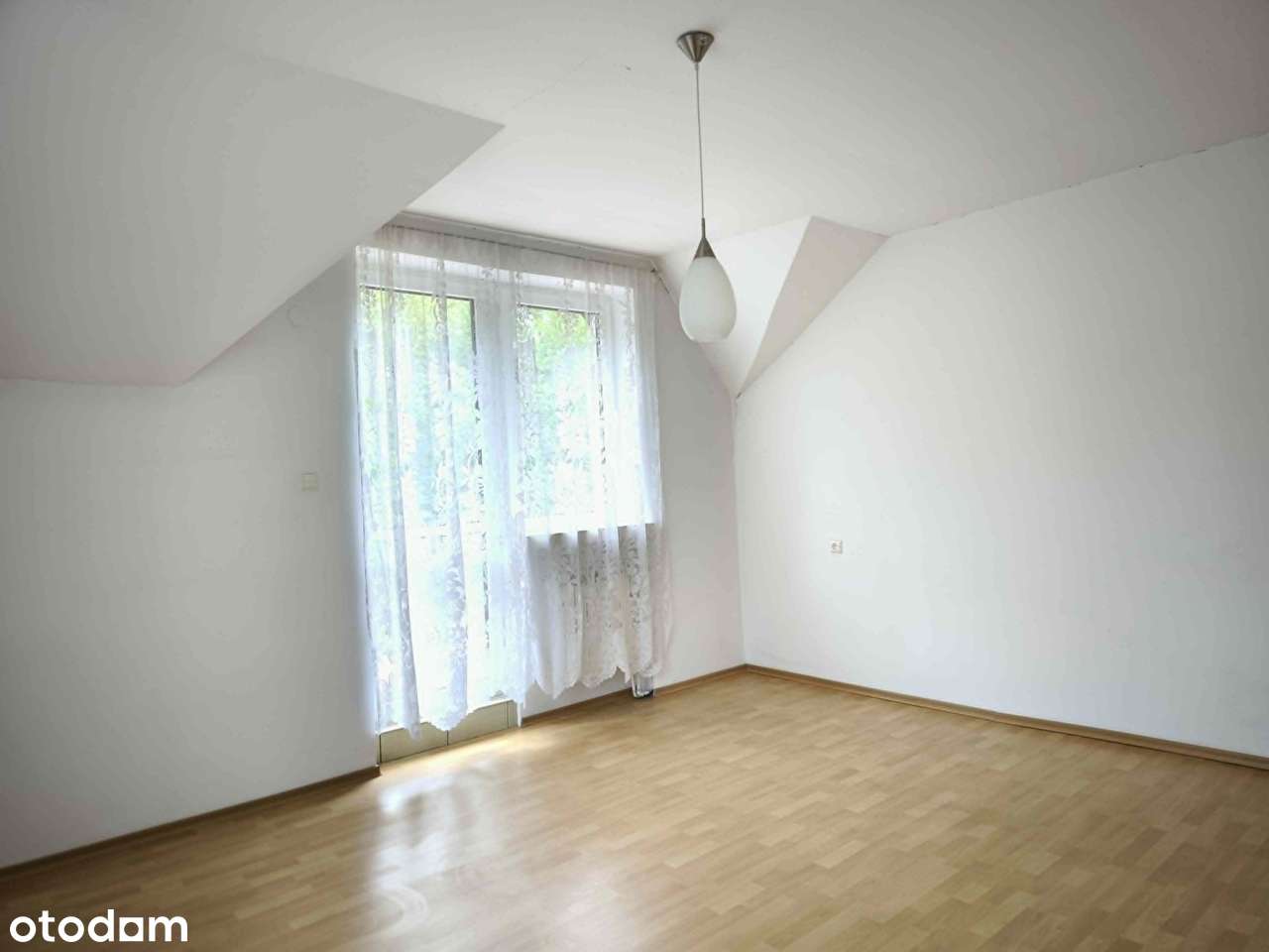 Przestronny dom na dużej dzialce.-9