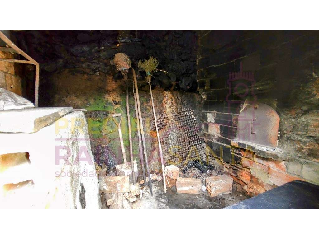 Moradia M2. Anexos-Pátio-Terreno-15 Km Coimbra-14