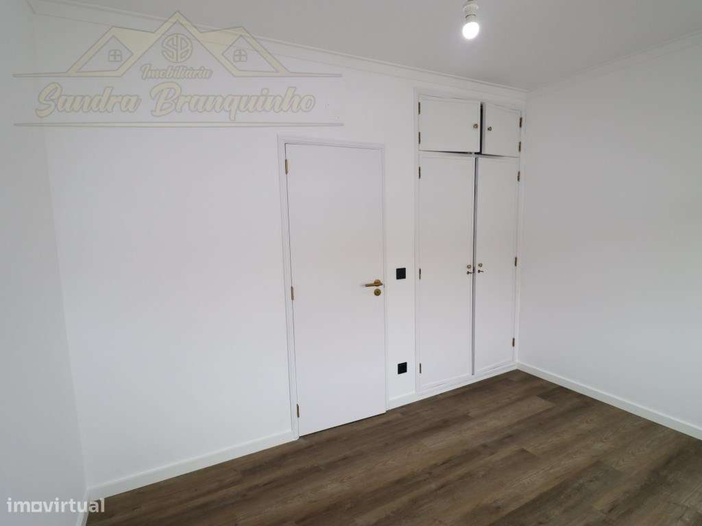 Apartamento T2 RENOVADO em Santa Cruz - Grande imagem: 5/40