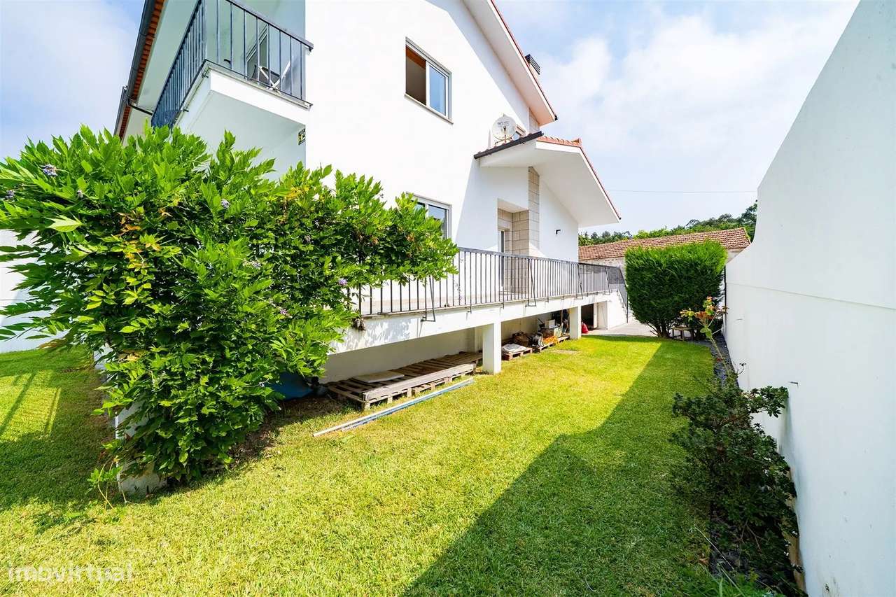 Moradia T4 com piscina nas Marinhas | Esposende-5