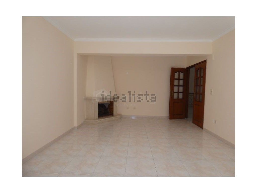 APARTAMENTO T2 NA AVENIDA DO PARQUE EM FITARES