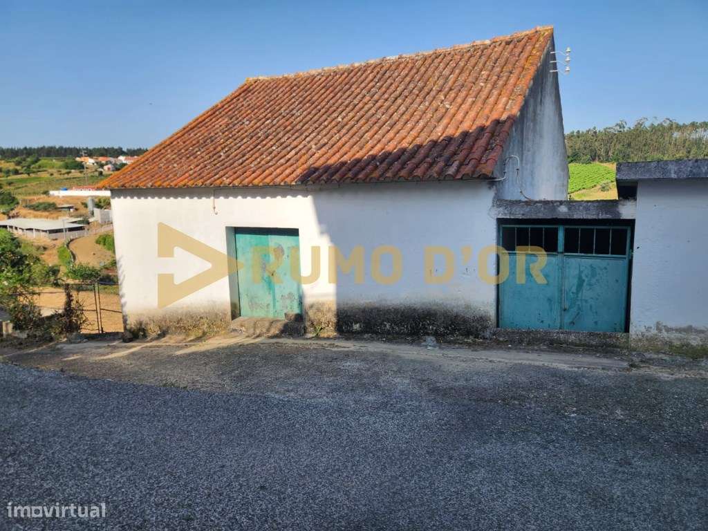 Armazém com Terreno e Vista de Campo em Vila Chã - Grande imagem: 5/15