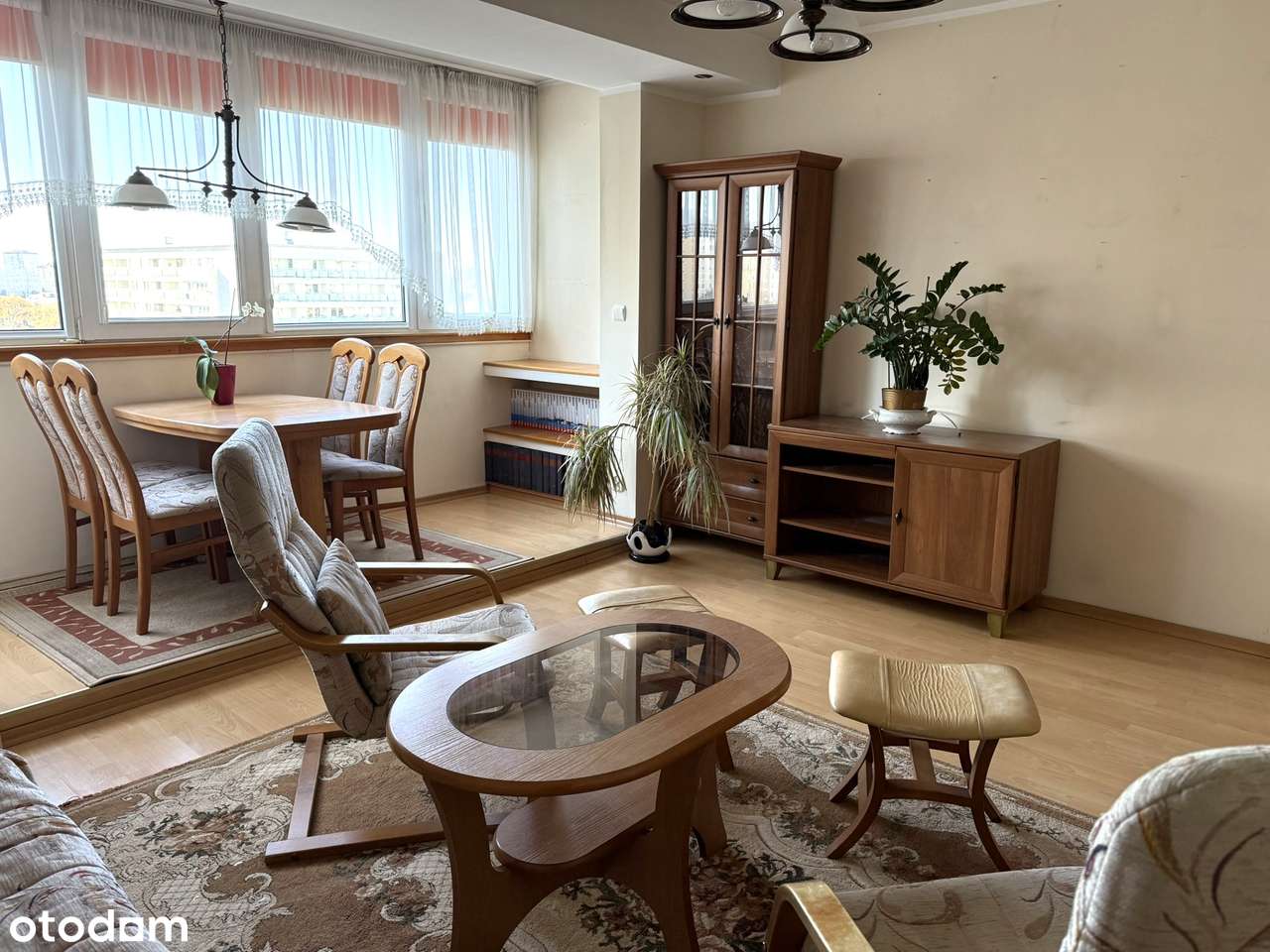 Komfortowe 3 pokoje z dużym salonem i świetnym układem + piwnica-1