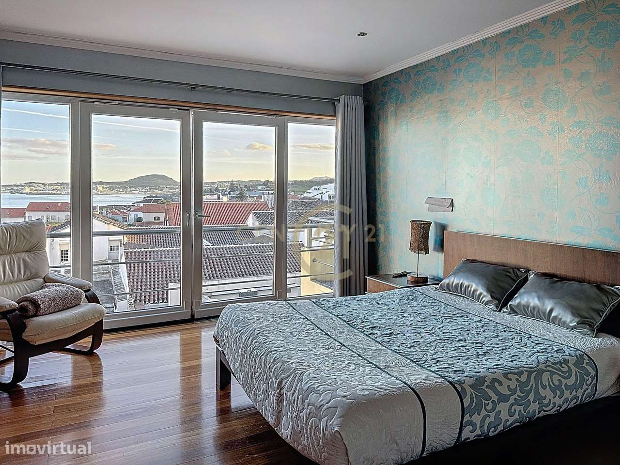 Moradia de Elevada Qualidade no Coração da Praia da Vitória – Vista Ba-24