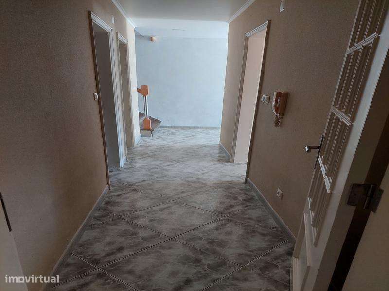 Excelente Quintinha em Lote de 1960 m2, com construção de 300 m2-20
