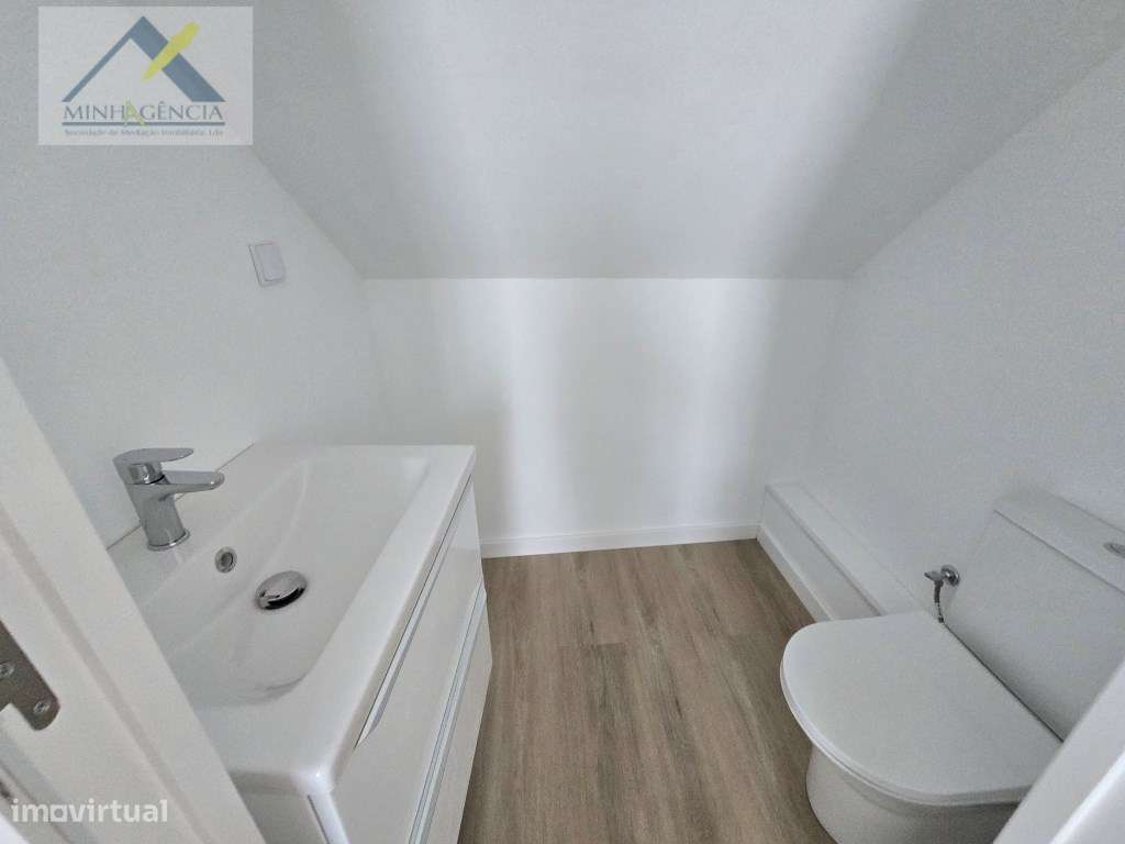 Moradia T2 totalmente recuperada em Setúbal-11