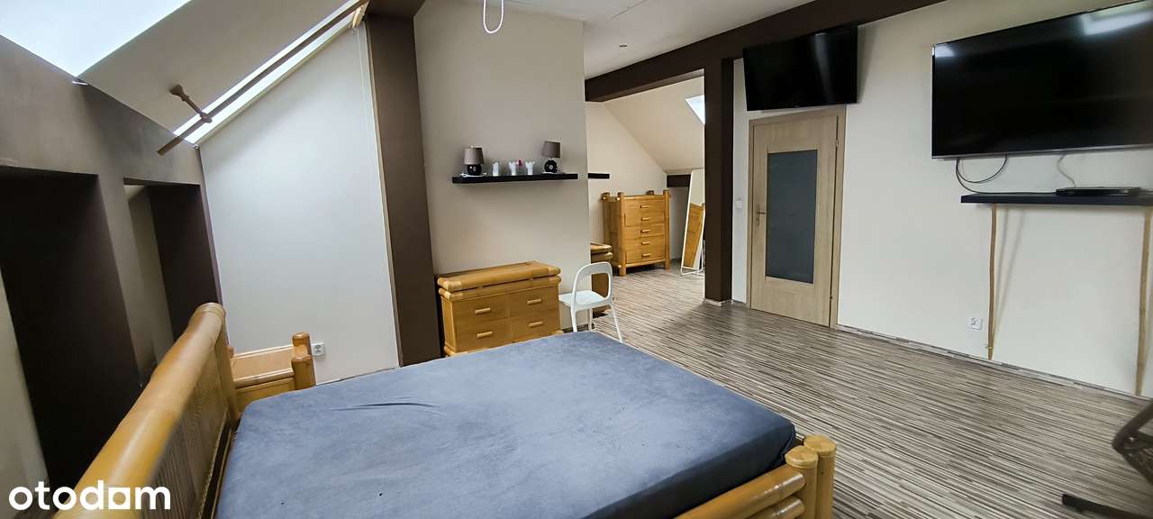 Dom jednorodzinny z basenem i sauną-11