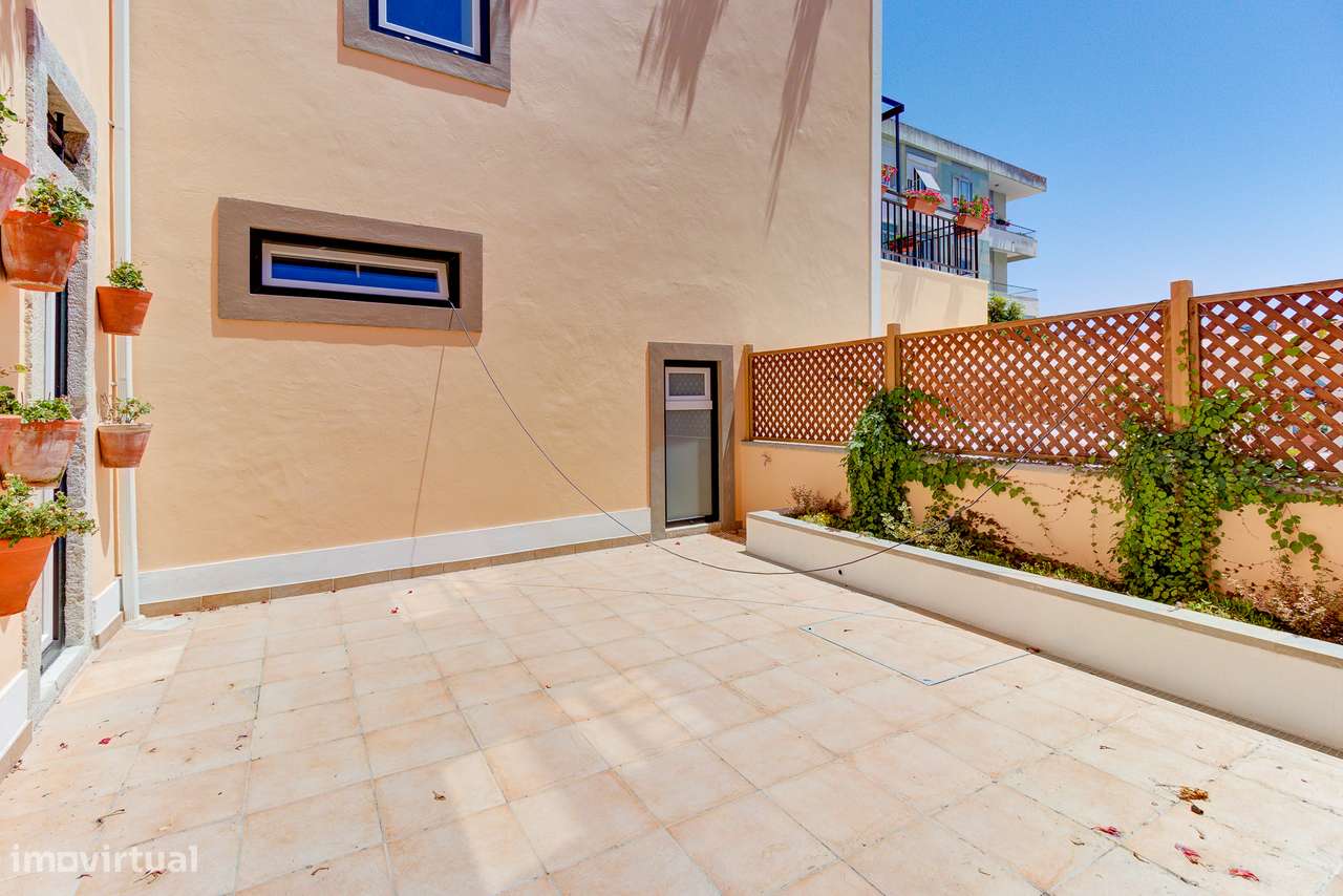 Apartamento T2 com 126m2 Terraço e Duas Suites - Prédio Villa Donella - Grande imagem: 1/22