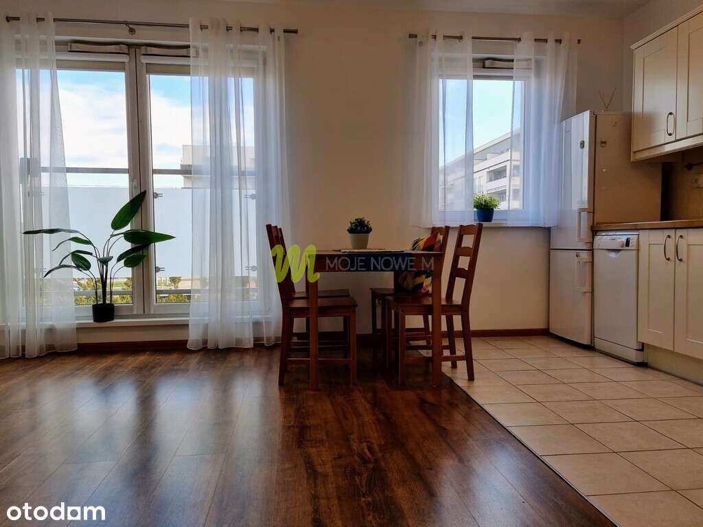 z miejscem postojowym w hali, Rezerwat Żurawiniec-4