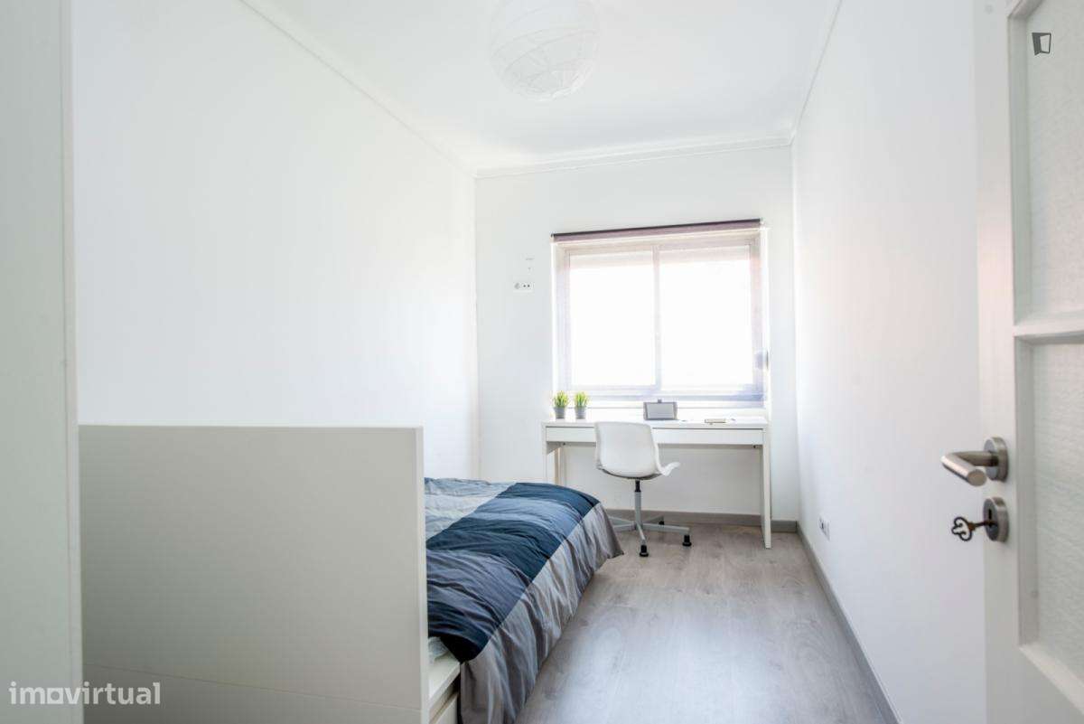 Quarto - localizado em Carcavelos Lisbon - Grande imagem: 4/6