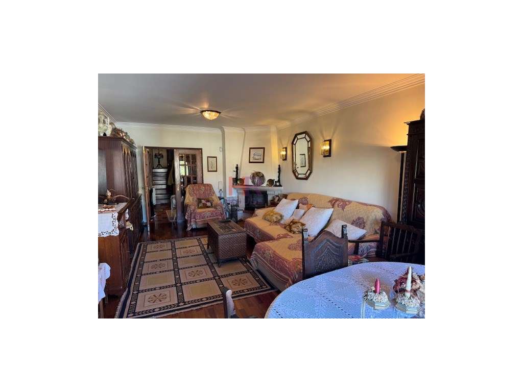 VENDE-SE MORADIA T4+1 COM PISCINA AQUECIDA E GARAGEM.-4