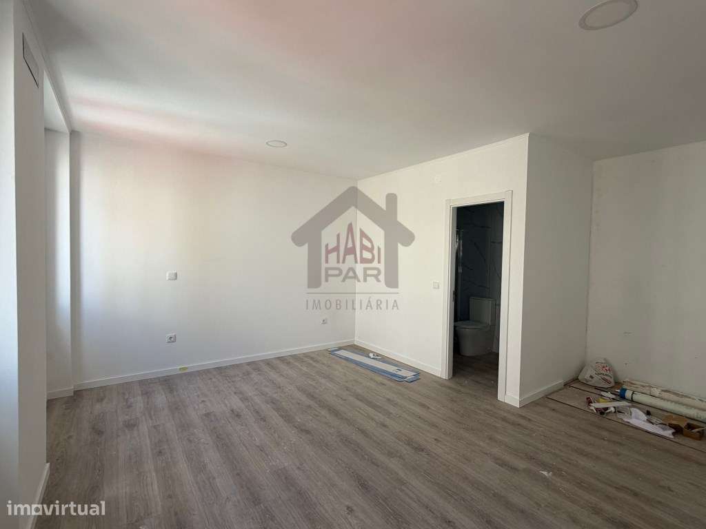 Excelente Moradia Renovada Centro Histórico de Salvaterra de Magos-24