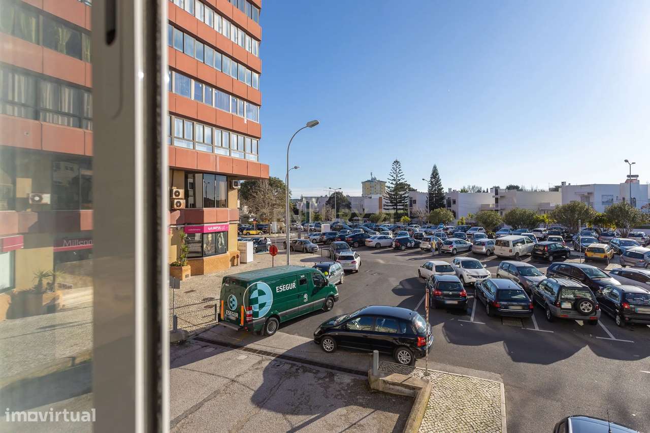 APARTAMENTO | 2 Quartos | 1 Casa de Banho | Renovado | Arrecadação | �-47