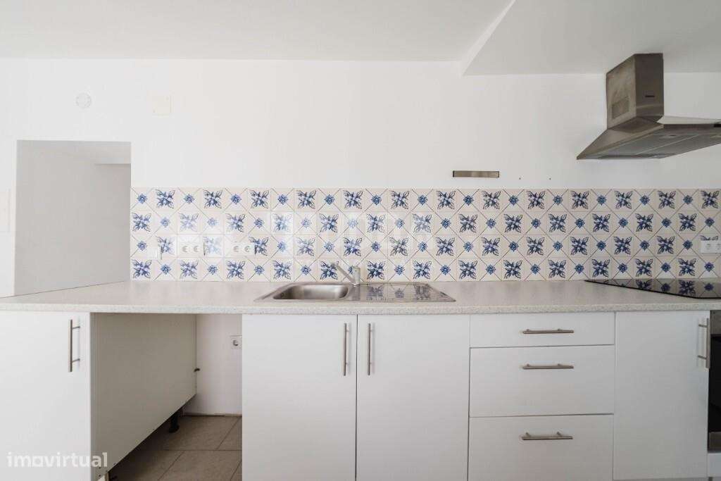 Moradia térrea T1+1 renovada com charme na Rua Direita, 35 mesmo no co-14