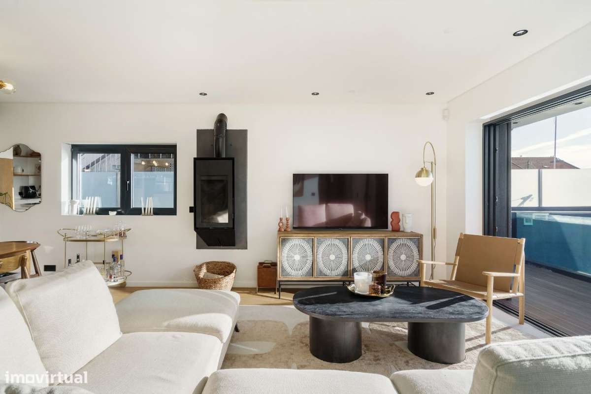 Moradia V3+1 totalmente renovada com vista mar-18