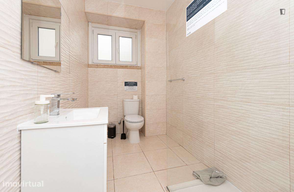 Quarto - localizado em Marquês de Pombal Lisbon - Grande imagem: 5/23