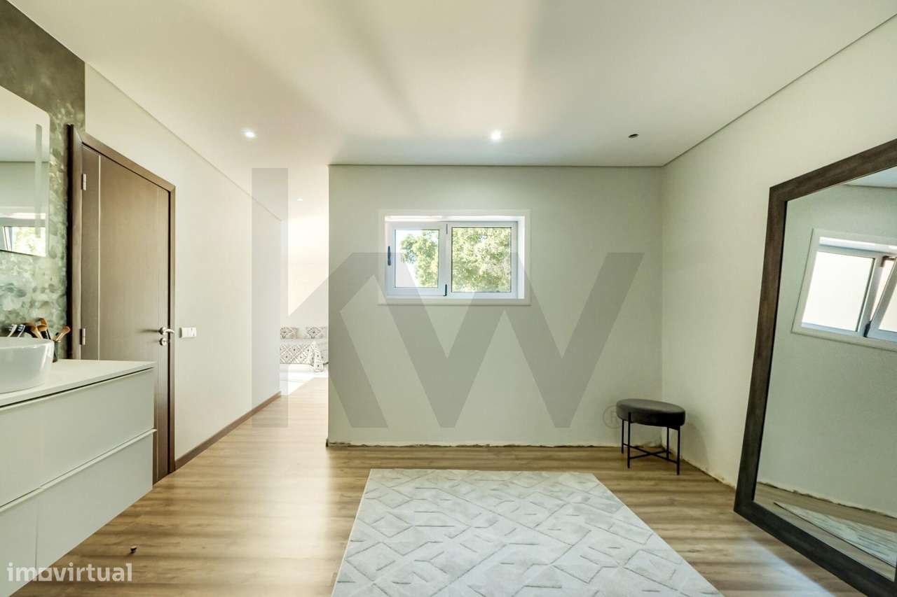 Espaço, Luz e Privacidade | Moradia T3 com 903 m2 de Terreno e Suite e-19